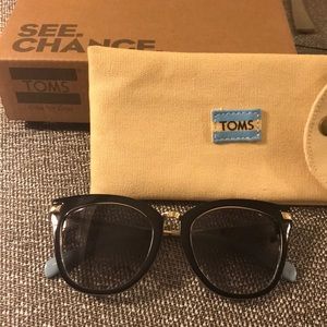 TOMS ADELINE BLACK SUNGLASSES